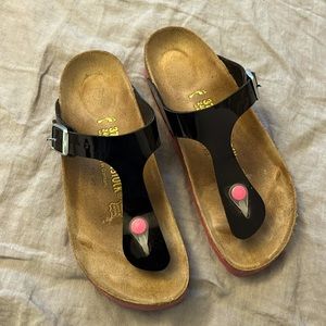 Beautiful black patent and hot pink Gizeh sandals size 37